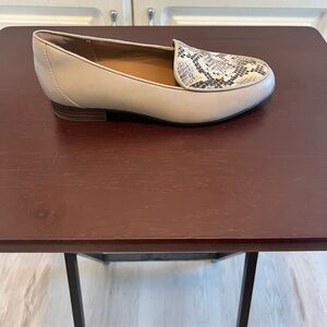 Clarks Un Blush Ease Snake Print Cream Leather Loafer Flats Women's US 7